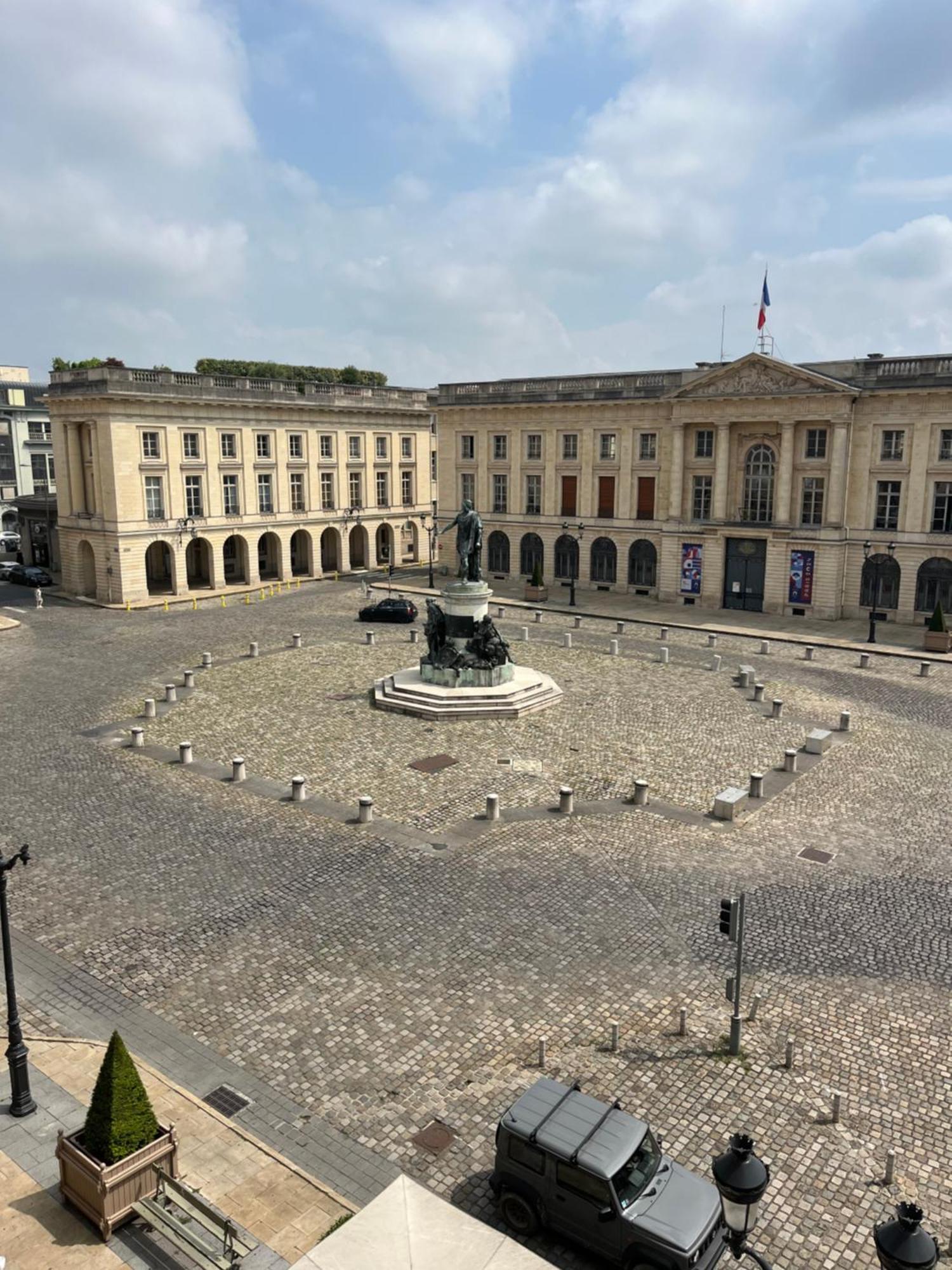 Royal Home, Hypercentre Reims Avec Vue Cathedrale מראה חיצוני תמונה